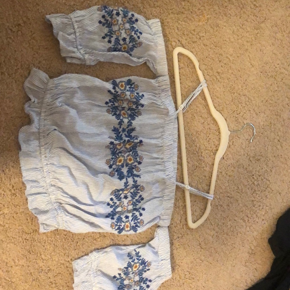 American Eagle off the shoulder cute top